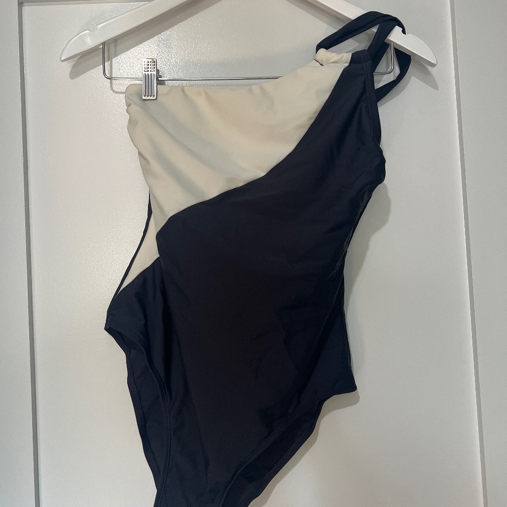 One shoulder one piece